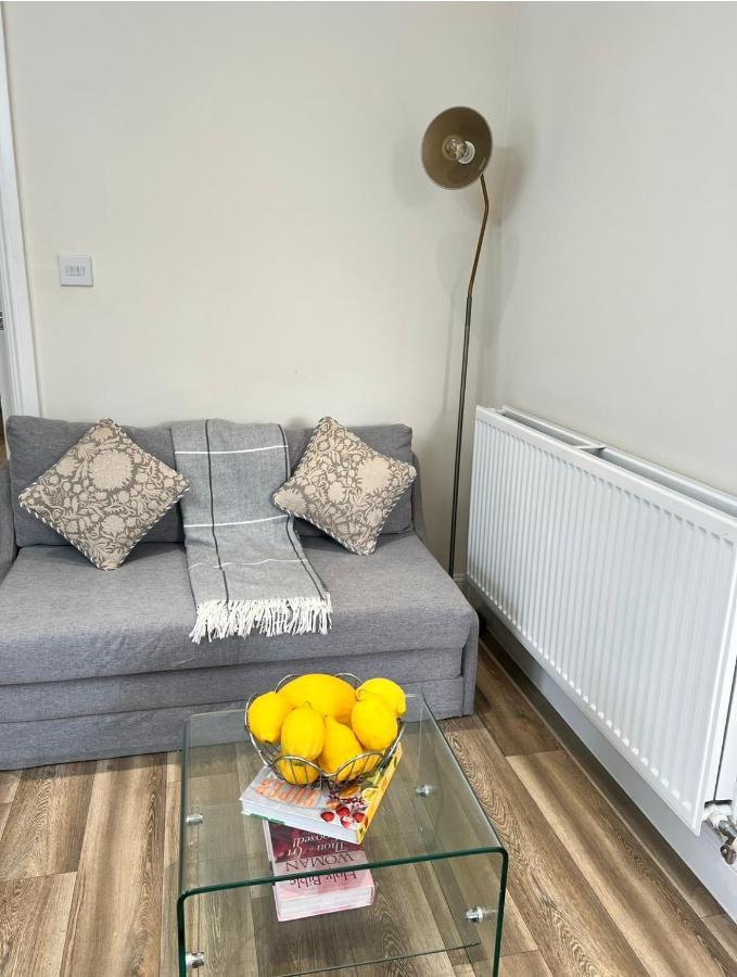 Cosy Double Room With Private Bathroom Homestay Caldecote Exterior foto